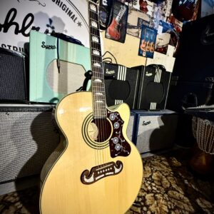 Epiphone EJ200 Jumbo Cutaway Electro Acoustic including flight case